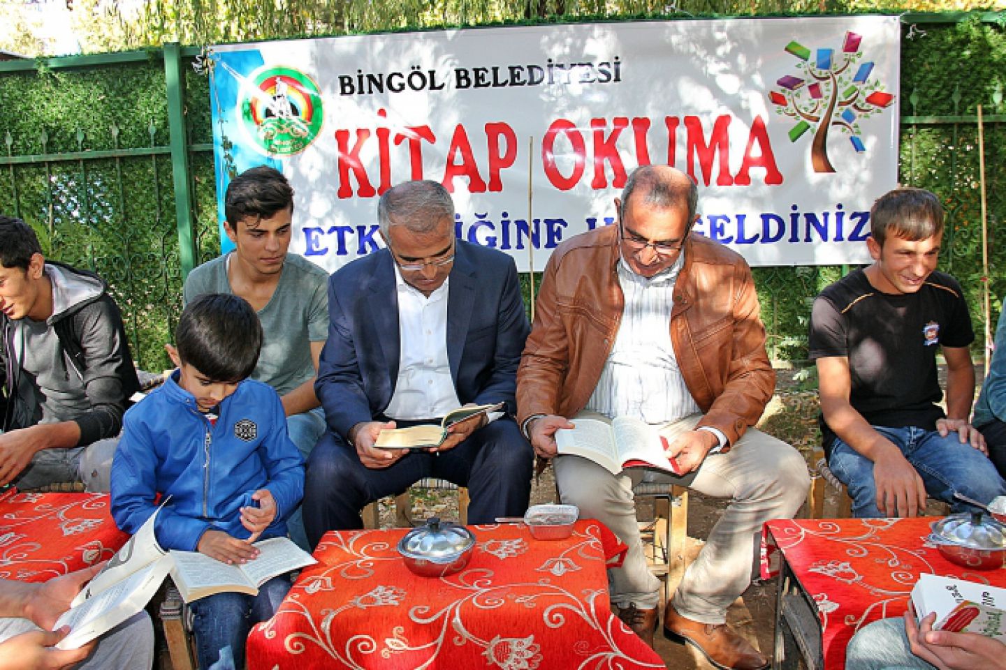 Belediyemizin düzenlediği kitap okuma etkinliğine yoğun ilgi