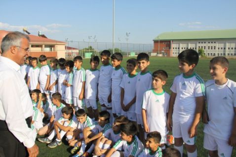 6. geleneksel yaz futbol okulu açıldı