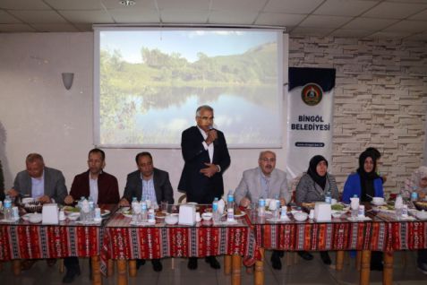 Başkan yücel barakazi,  şehit aileleri, gazi ve gazi yakınları ile iftar yemeğinde bir araya geldi