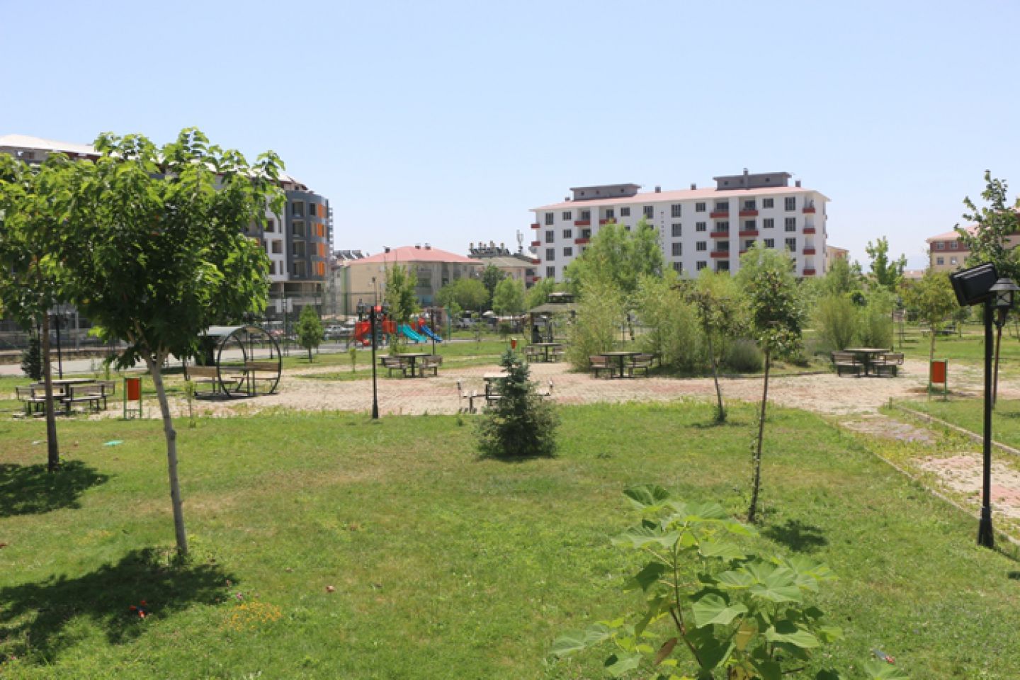 Parklarımızı onarıyoruz