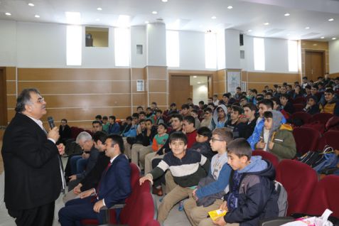 Öğrencilere ‘kişisel gelişim’ konferansı