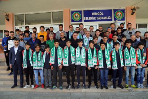 Futbolculardan barakazi’ye ziyaret