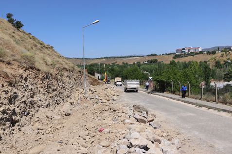 Aşağı çarşı yolu genişletiliyor