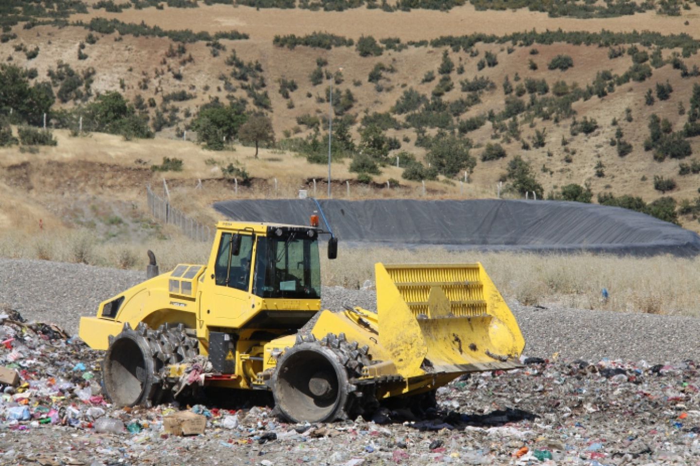 Günlük 120 ton çöp depolanıyor