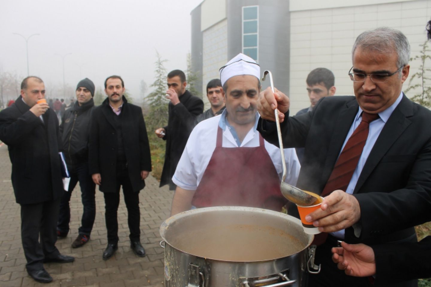 Başkan’dan öğrencilere sıcak çorba