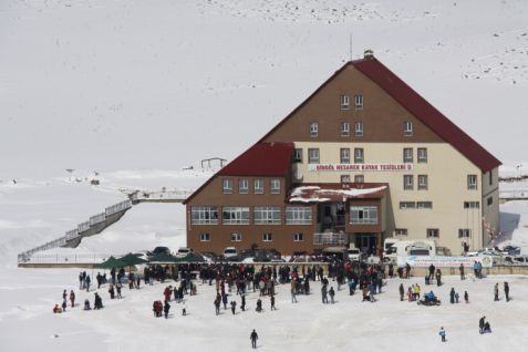 Hesarek kayak merkezi’ne yoğun ilgi