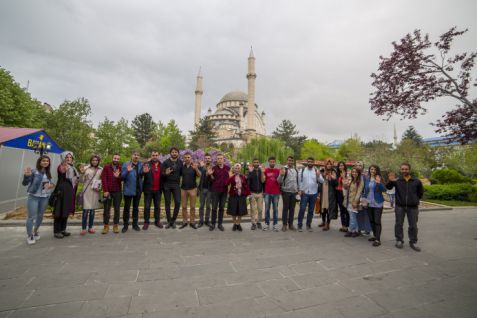 Elçi, “kaldırımlar yayalara aittir”