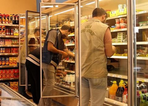 TARİHİ GEÇMİŞ ÜRÜNLERE GEÇİT YOK! ZİNCİR MARKETE 21 BİN TL CEZA