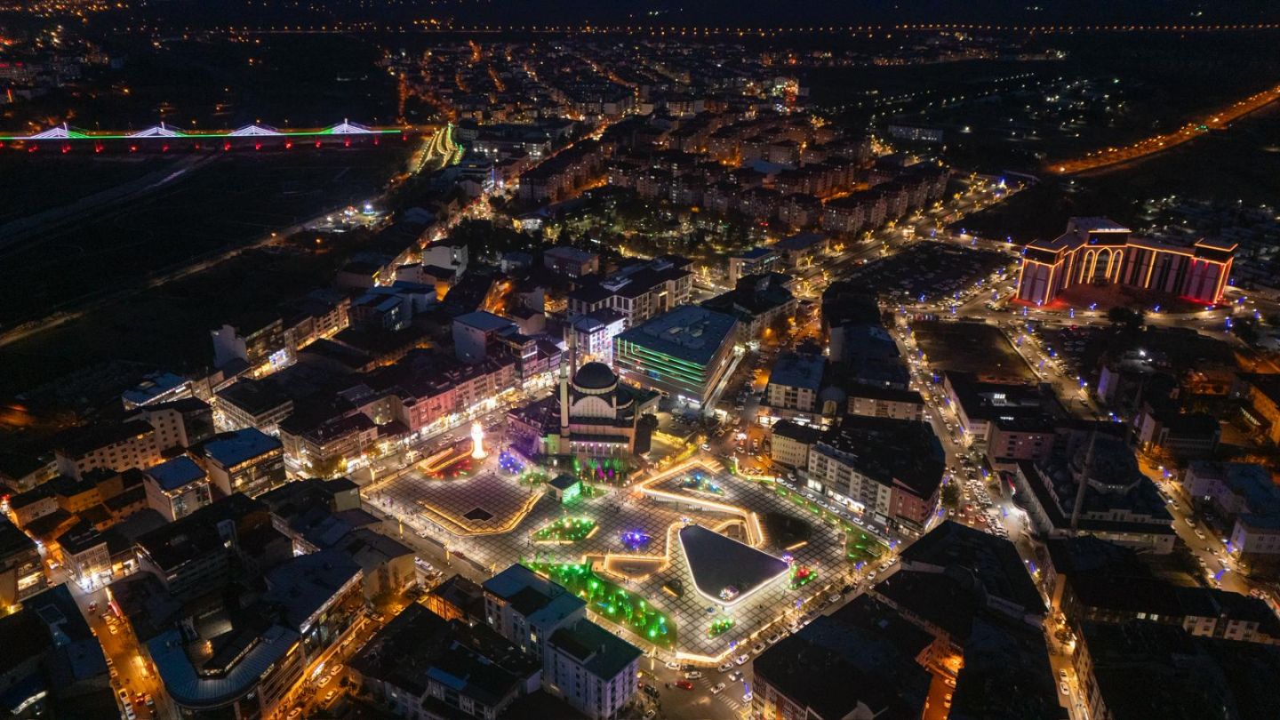 BİNGÖL’ÜN KALBİ KENT MEYDANINDA ATACAK